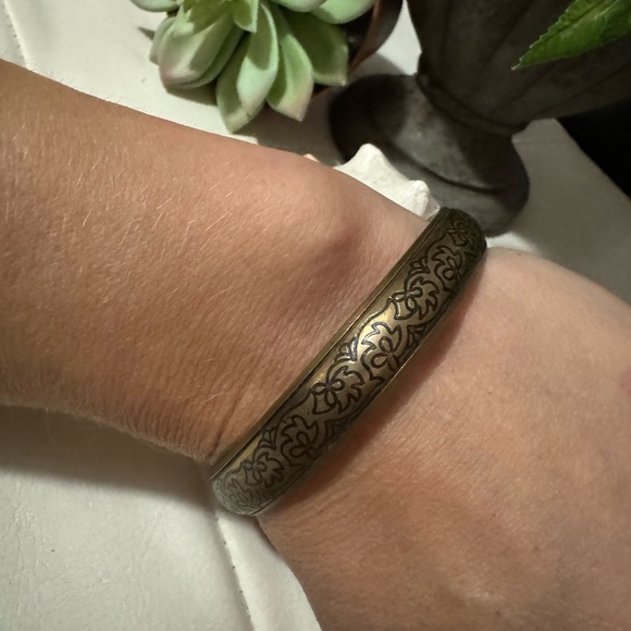 Vintage Damascene Etched Metal Bangle Style Bracelet-Brassy Tone - Picture 10 of 14